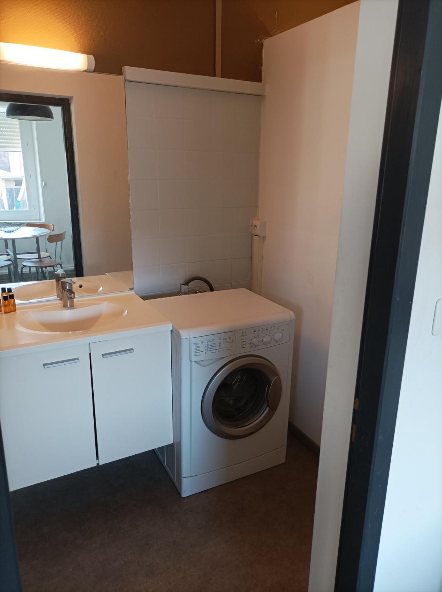 "La Cle Des Champs"-Meuble De Tourisme 3 Etoiles -Residence "Les Logis De Beziers"-Garage Optionnel-Coeur De Ville-Plages A 16Km ! Luaran gambar