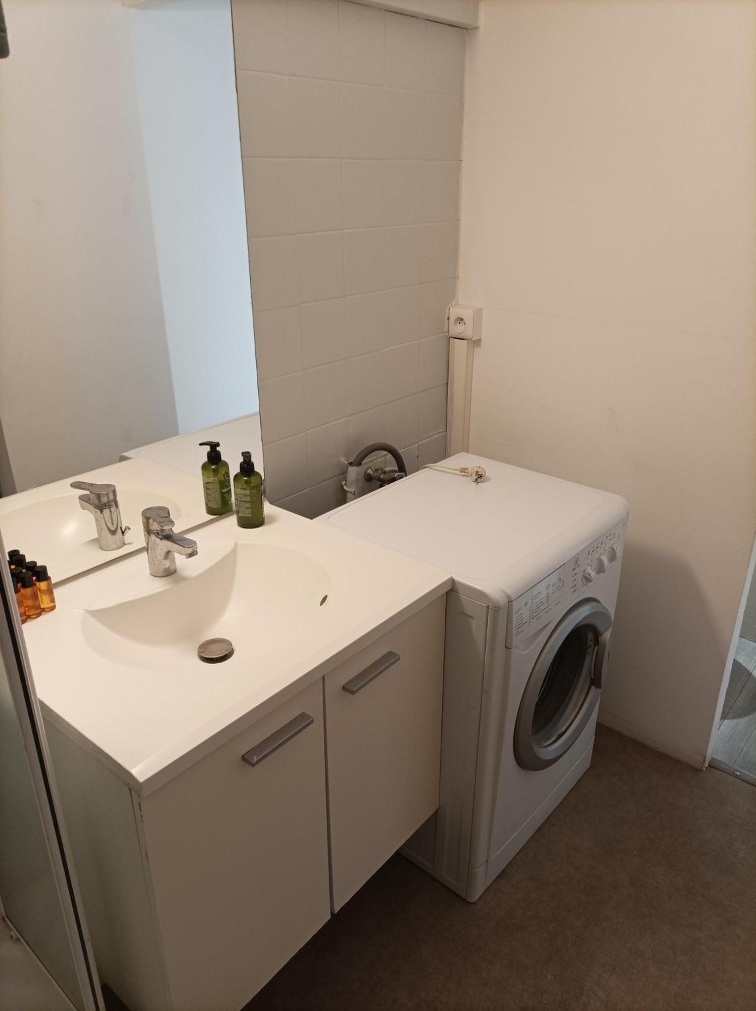 "La Cle Des Champs"-Meuble De Tourisme 3 Etoiles -Residence "Les Logis De Beziers"-Garage Optionnel-Coeur De Ville-Plages A 16Km ! Luaran gambar